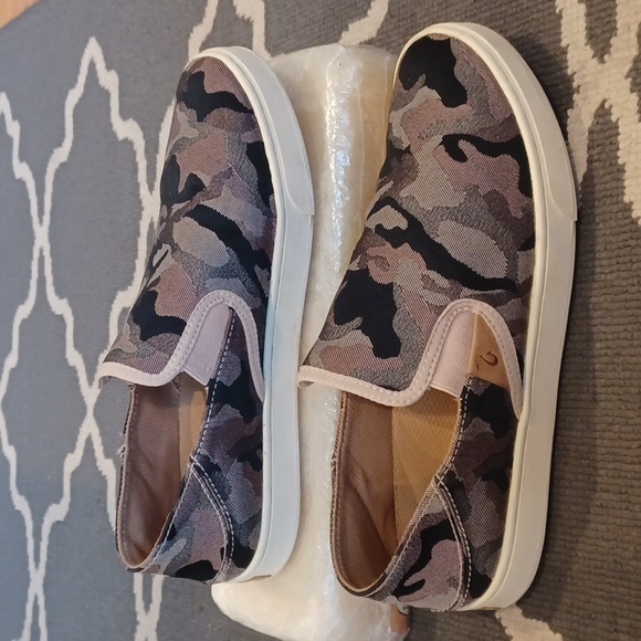 OLUKAI PEHUEA PA'I Camo Slip On Shoes Women's 10 - Picture 7 of 16
